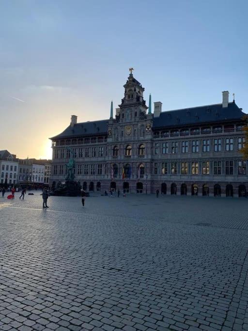 Hippe Studio In Historisch Gebouw In Oude Centrum Anvers Exterior foto
